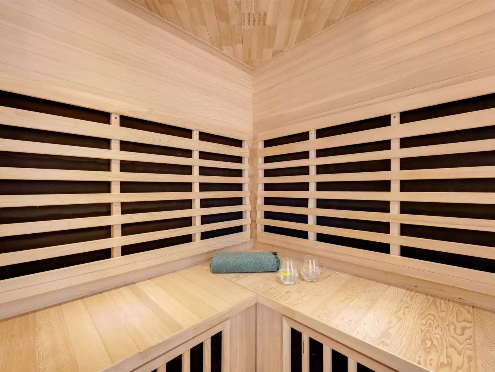 "Sami" - 600m to the fjord-Dedans