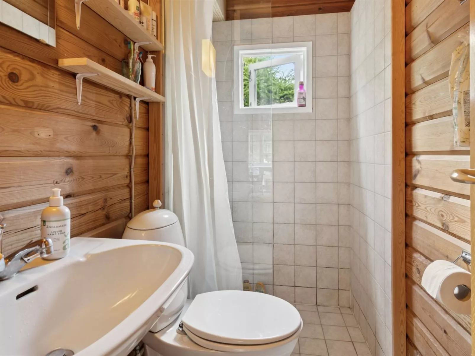 "Dorthie" - 1.7km from the sea-Dedans