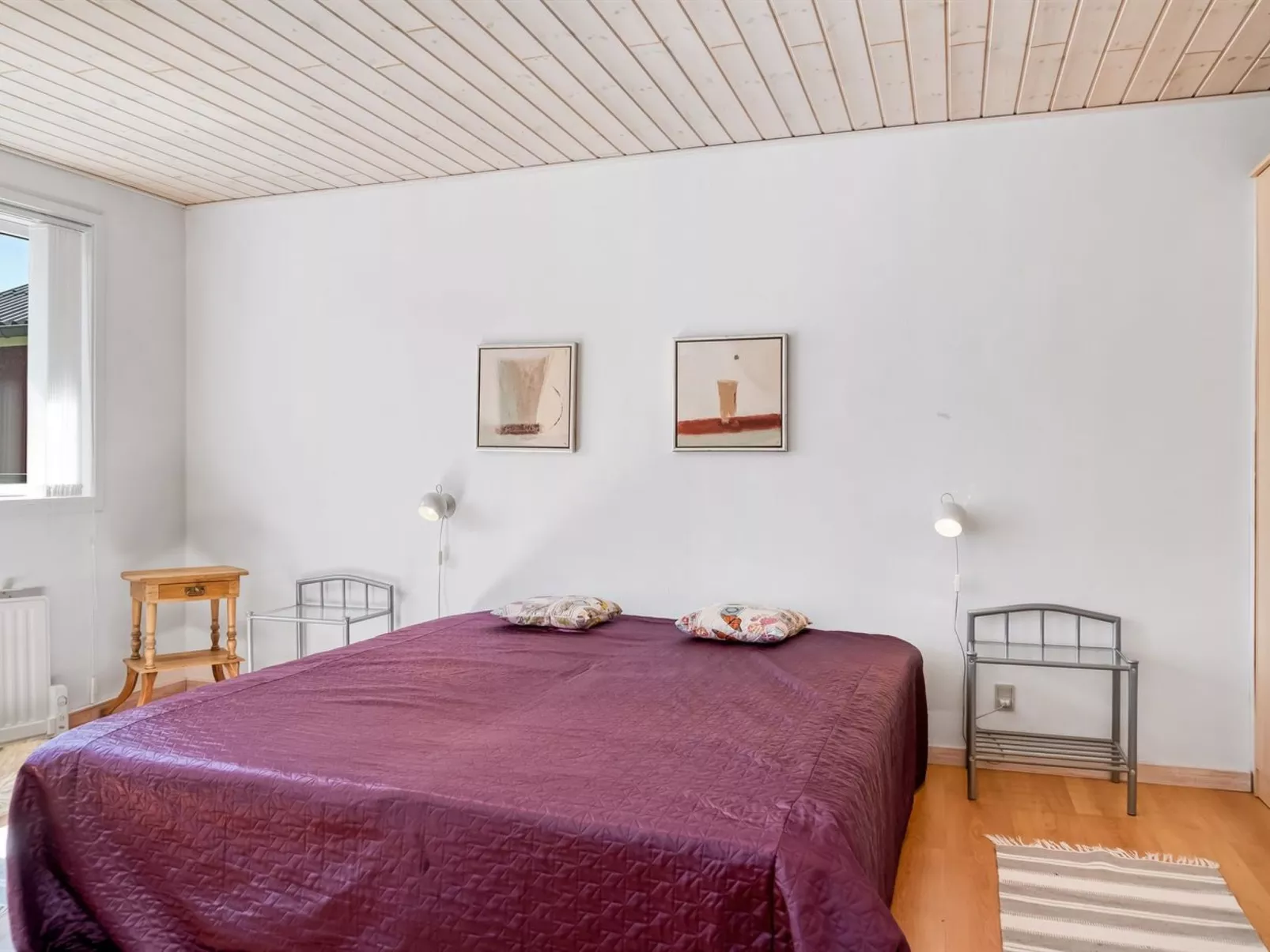 "Sallie" - 500m to the fjord-Drinnen