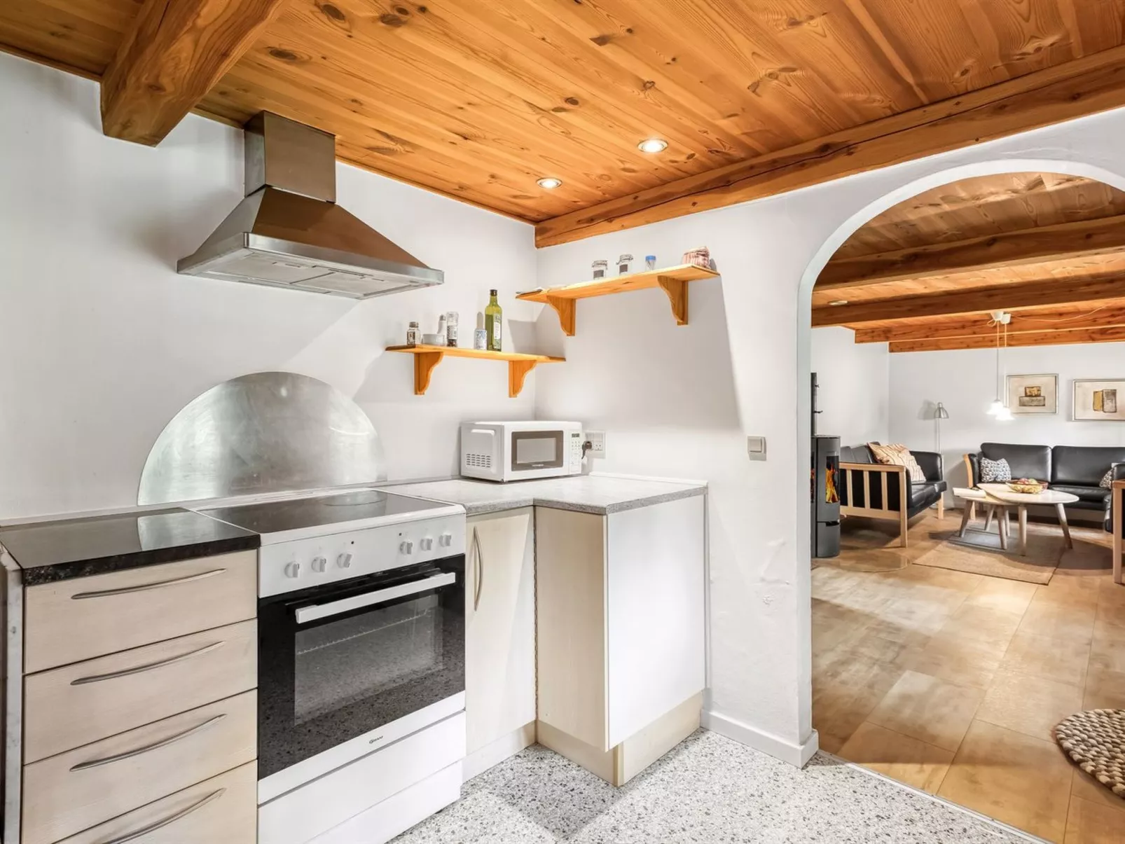 "Yrjö" - 2.5km from the sea-Drinnen