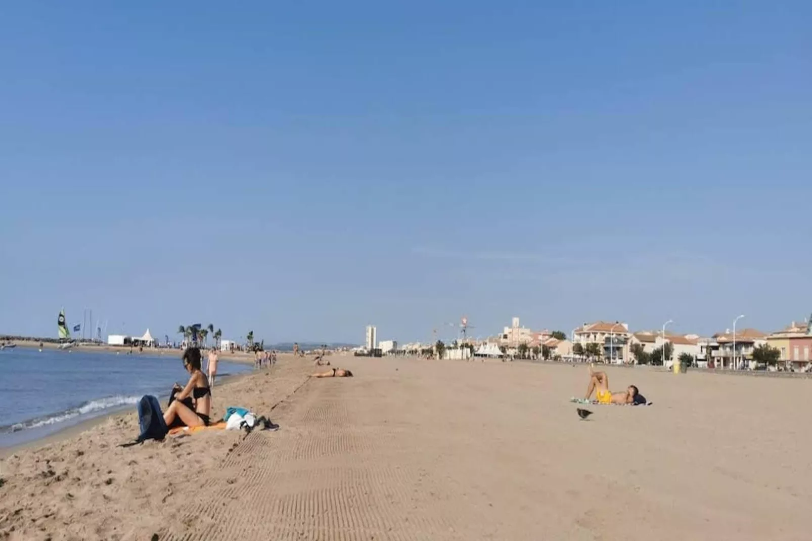 41 T2 spacieux et-Areas within 1km in summer