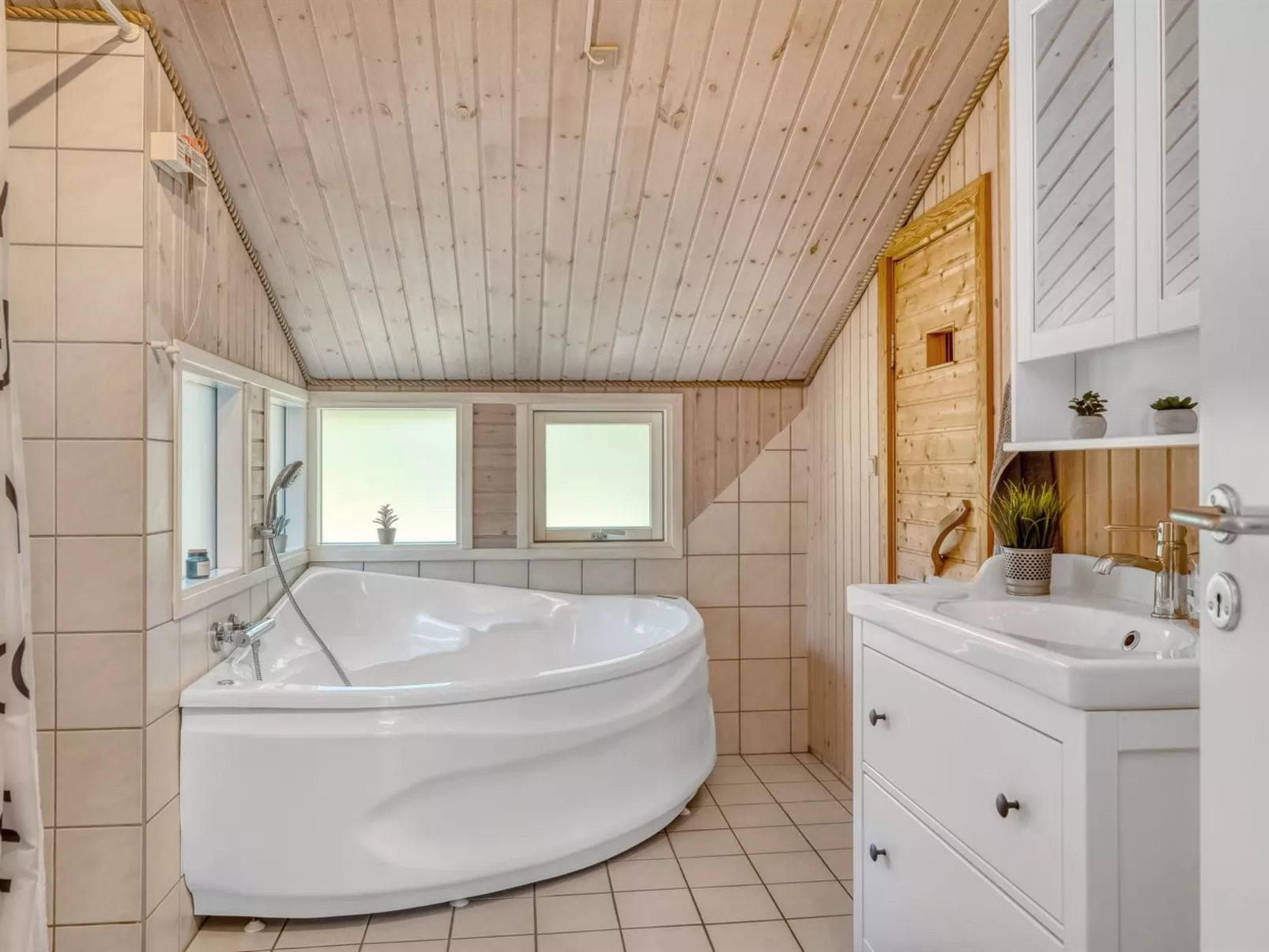 "Elizabeth" - 150m to the fjord-Drinnen