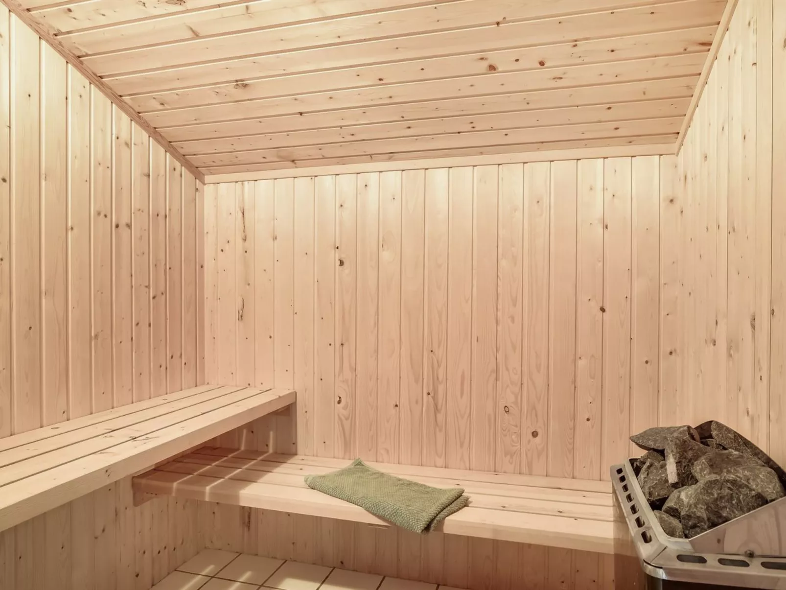 "Marisol" - 250m to the fjord-Drinnen