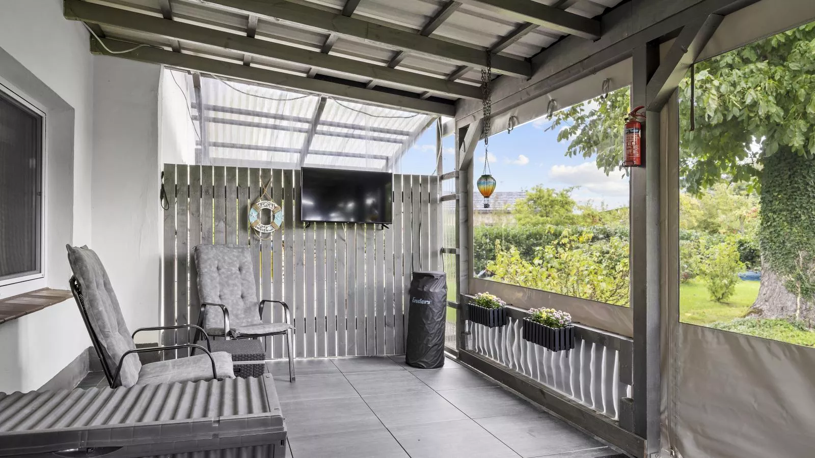 Nelson-Terrace balcony