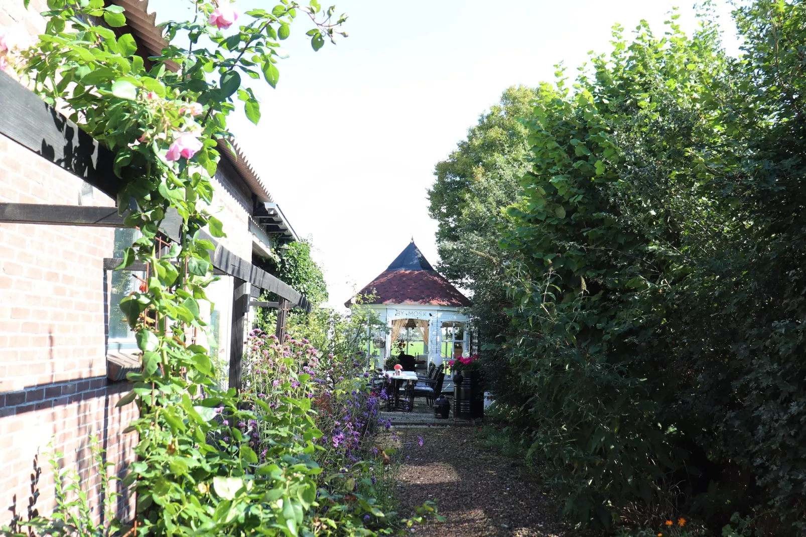 By Mosk 2-Garten Sommer