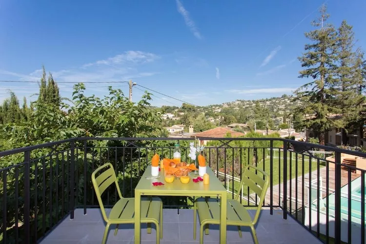 Adonis Mougins T2-View in summer