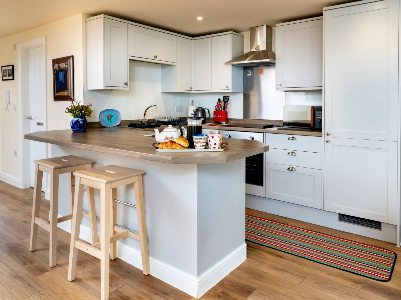 Number Seven-Drinnen