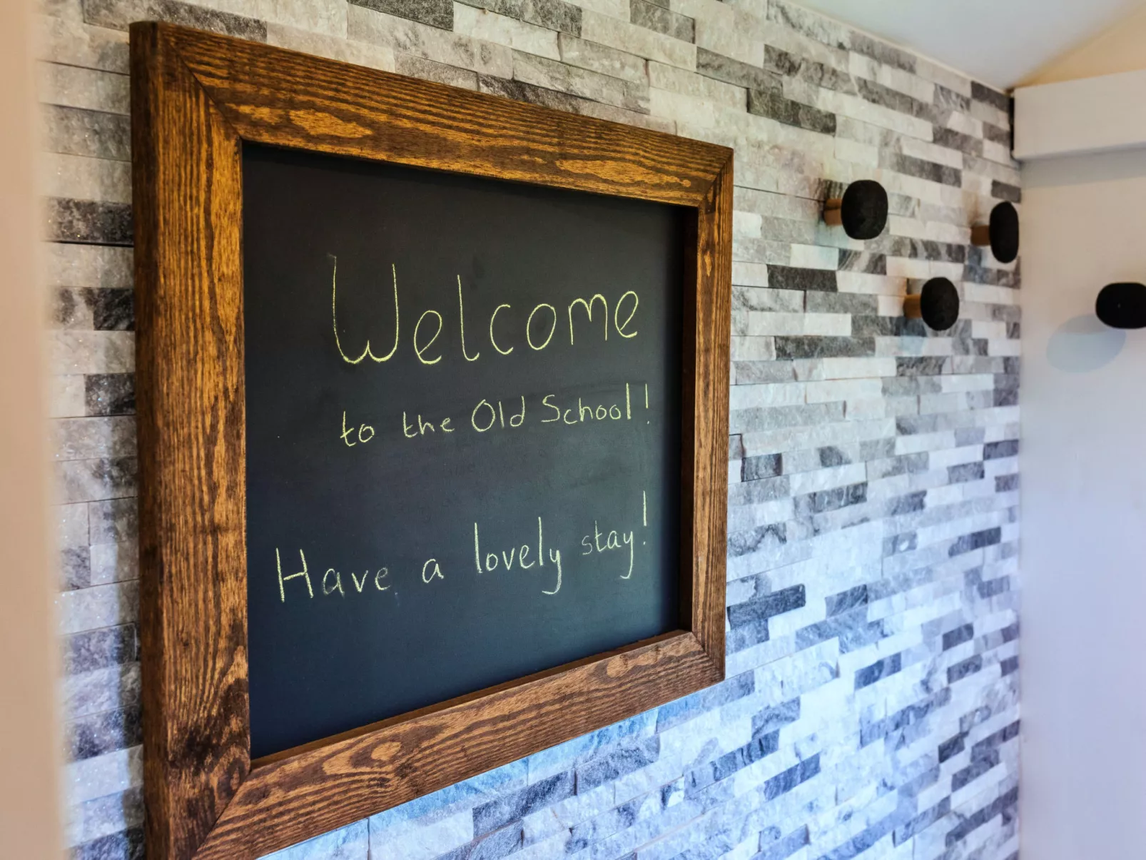 The Old School-Dehors