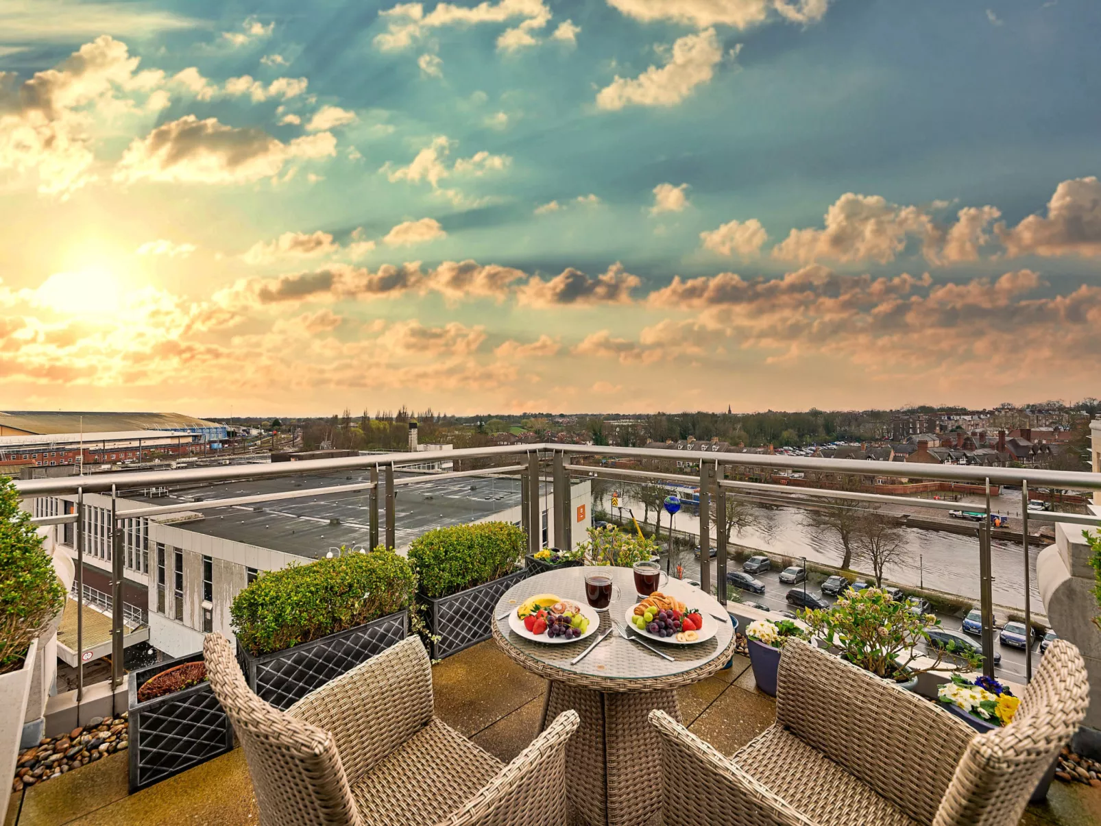 The Penthouse at 611 Westgate-Dehors