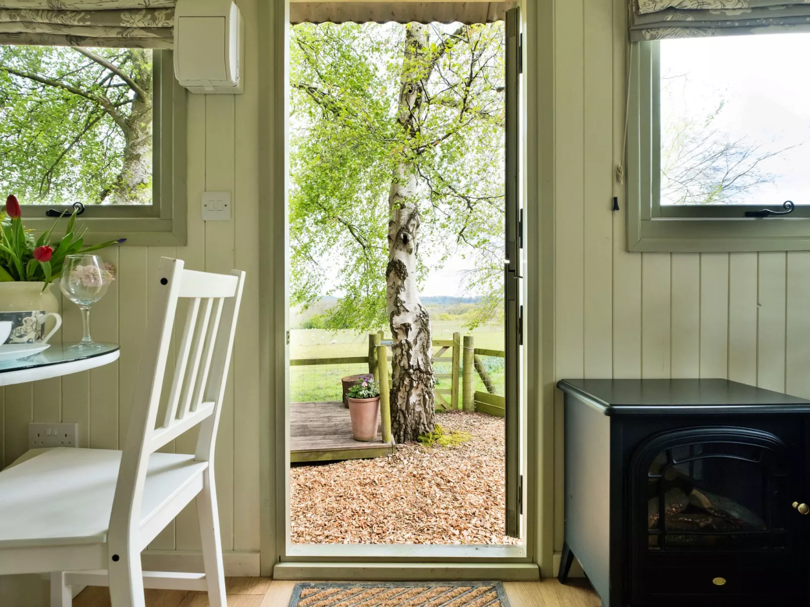 Hay and Hedgerow Glamping-Dedans