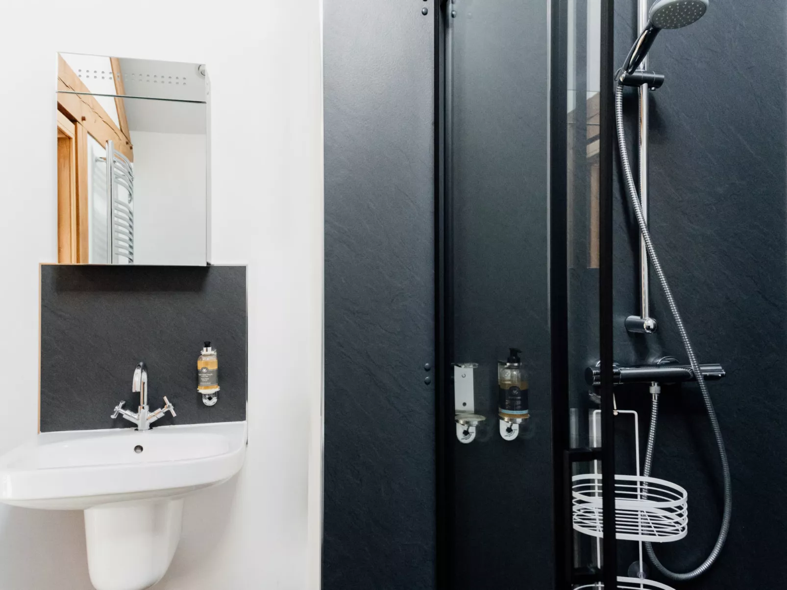 The Welsh Barn-Dedans