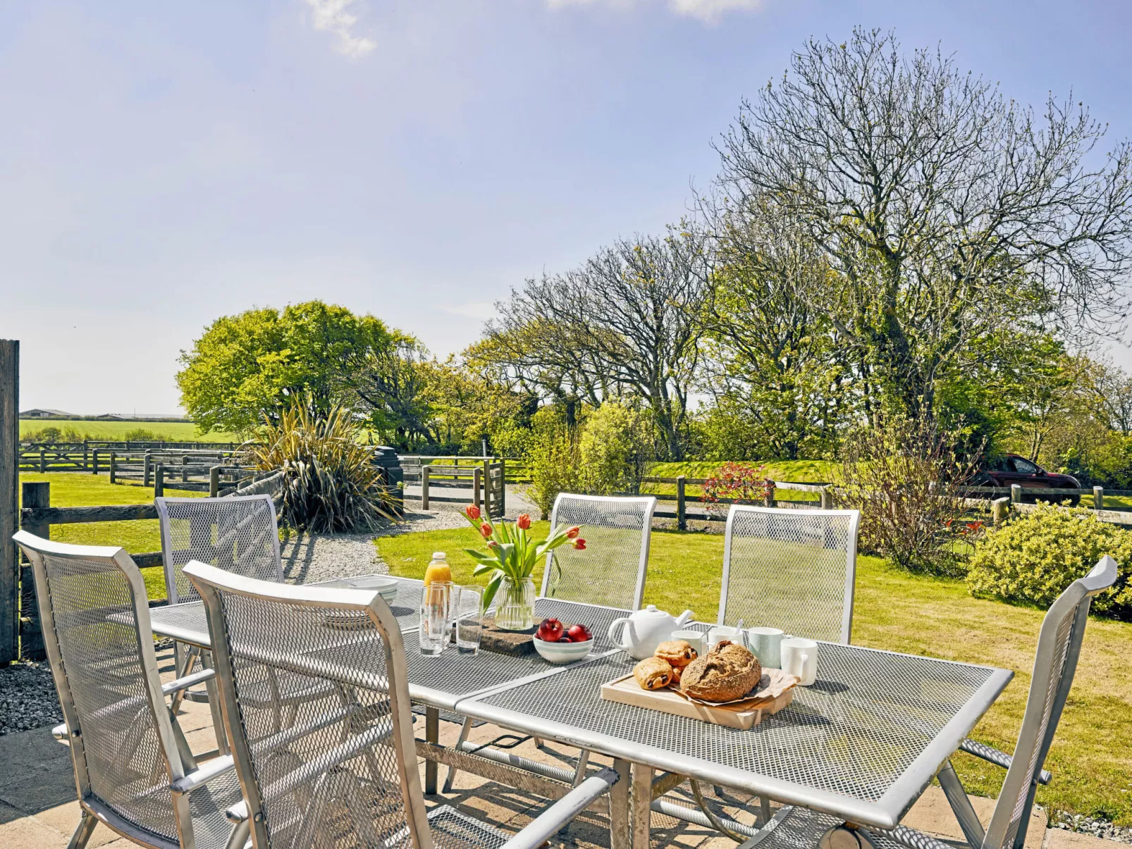 Hawthorn Barn-Dehors