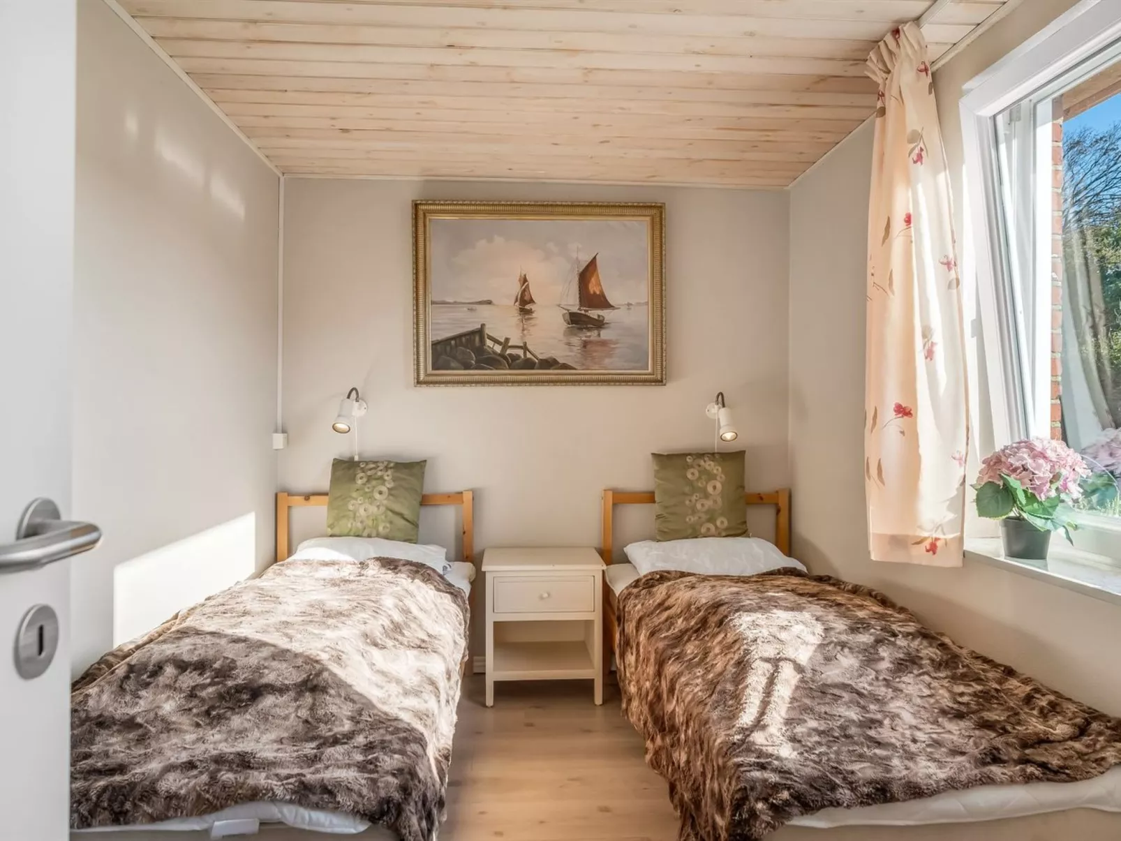 "Missa" - 2km to the fjord-Dedans