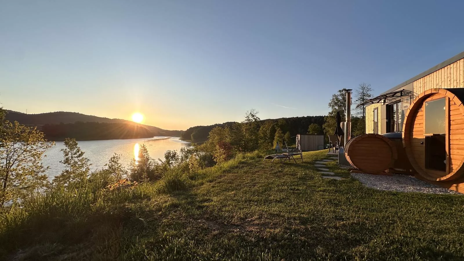 Feriendorf Seeblick - Tiny Chalet Nr 6-Exterior in summer