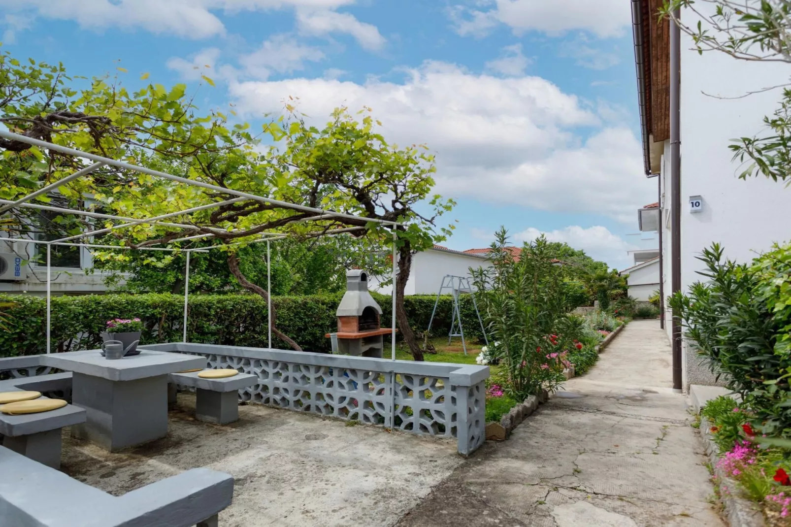 Charming and Tranquil Krk Center Apartment - One Bedroom Apartment with  Balcony-Im Freien