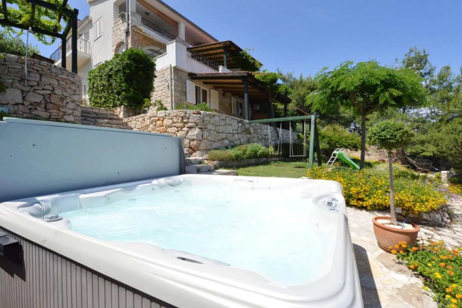 Two-Bedroom Apartment (Lavanda)-Spa