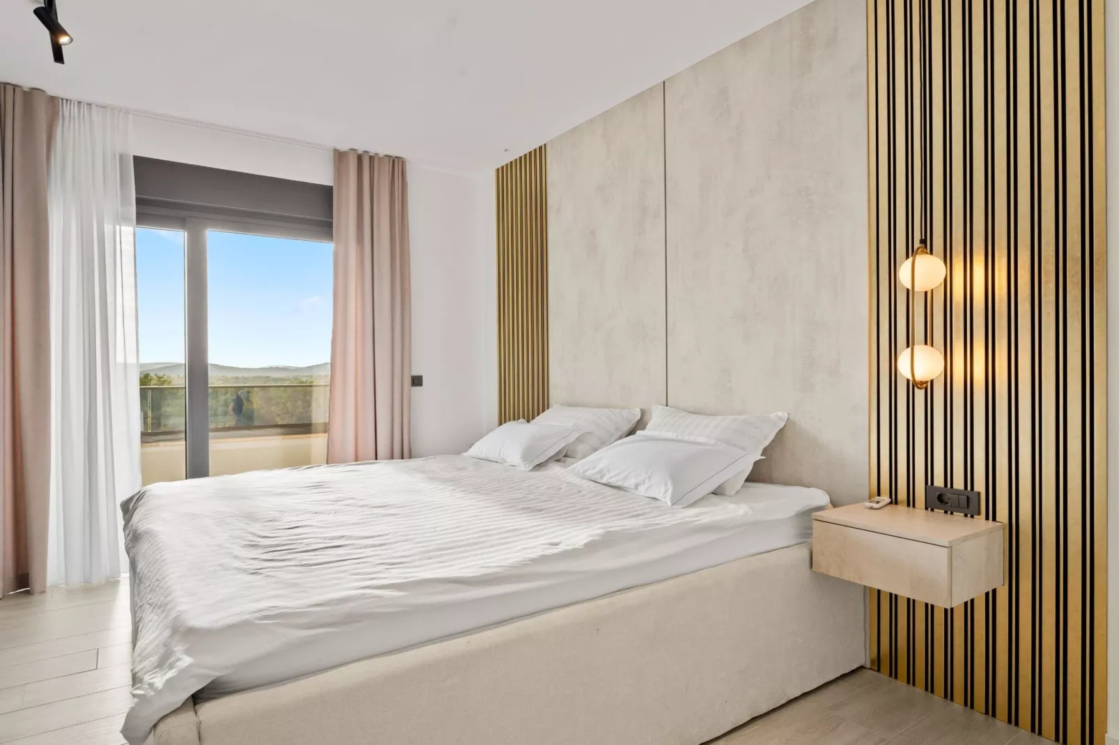 Villa Freedom - Five Bedroom House with Balcony-Bedroom