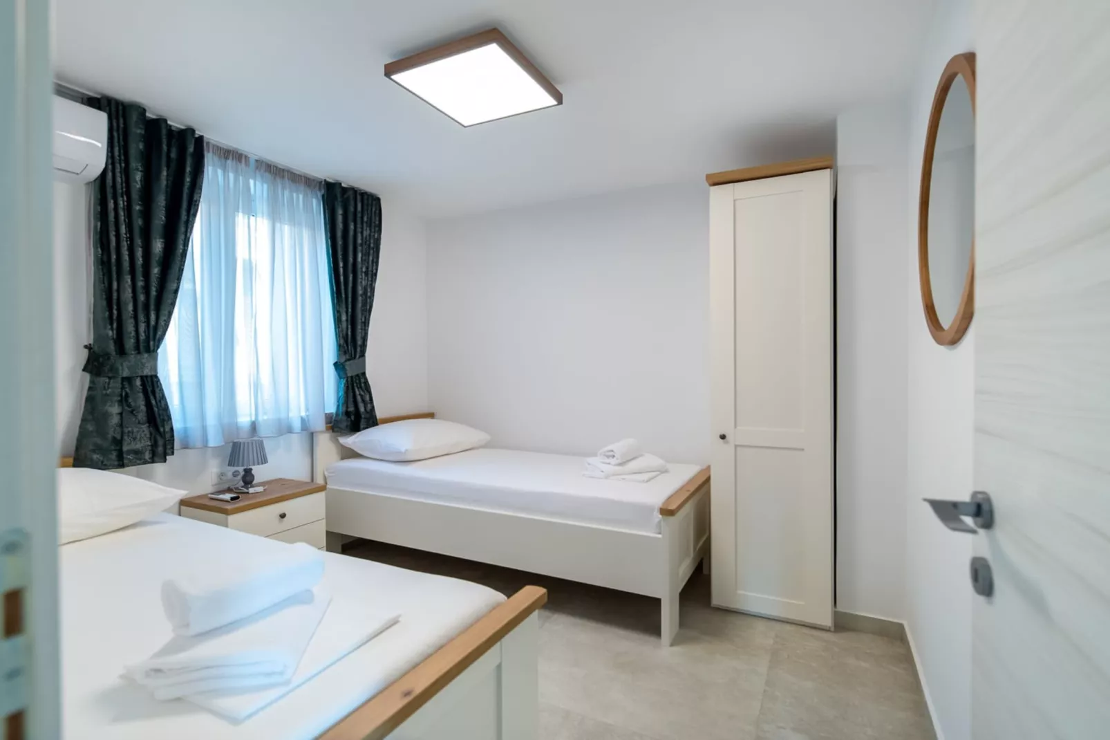 Apartments Sweet Escape - Two Bedroom Apartment with Terrace and Sea View-Schlafzimmer