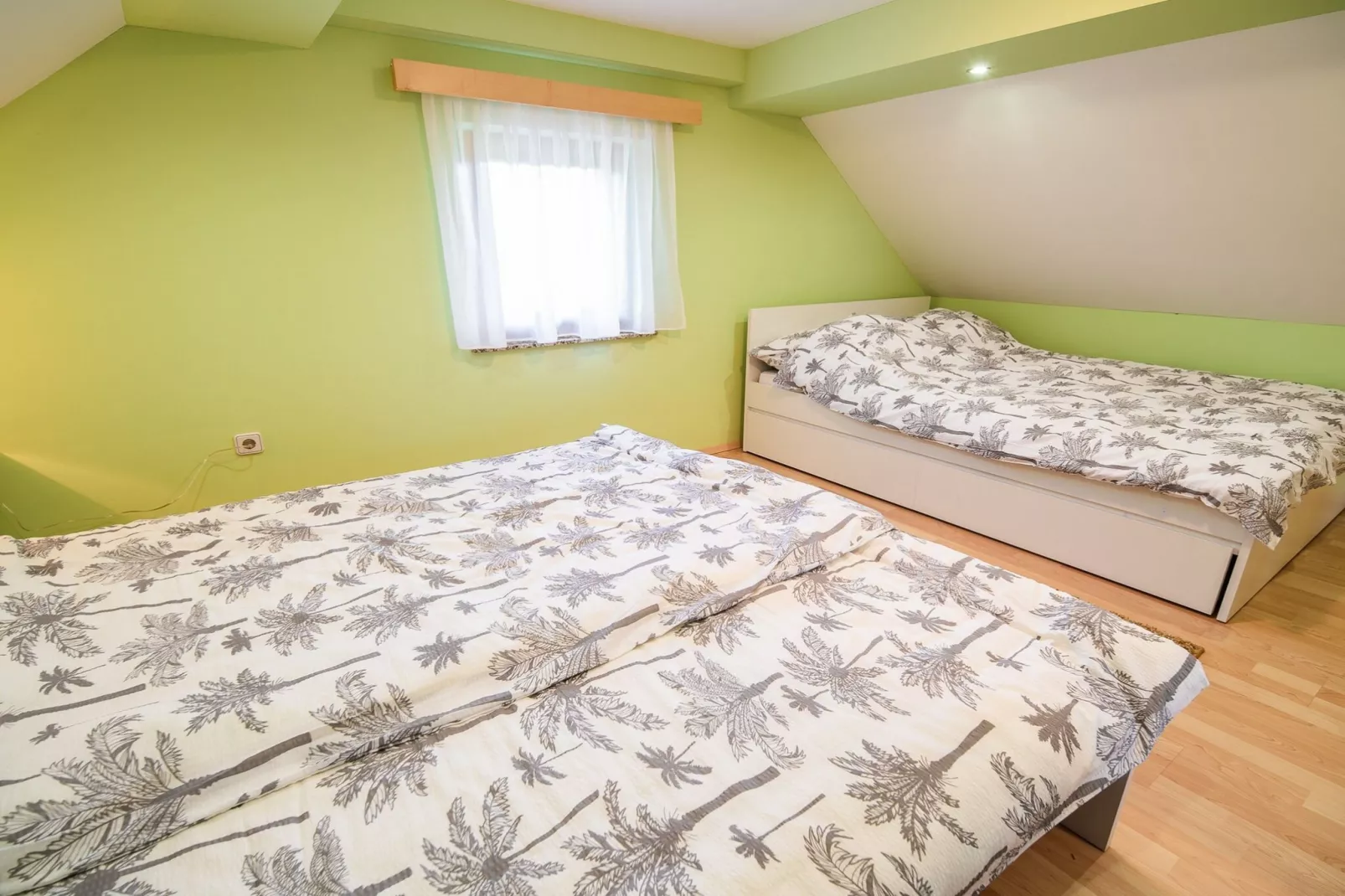 Golden Horizon Holiday Home with Terrace and Garden - One Bedroom Holiday Home with Terrace and Garden-Chambre