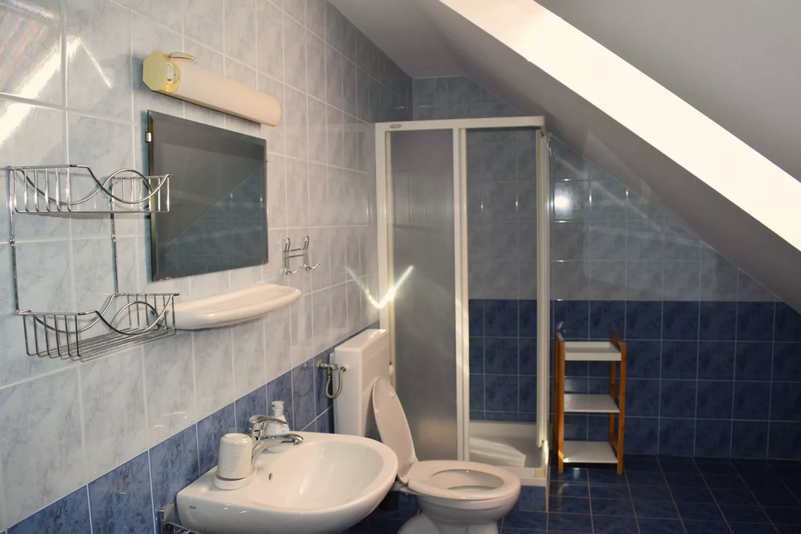 Zevnik Quiet Retreat with Stunning Views and Equestrian Activities - Family Room with Private Bathroom 8-Bathroom