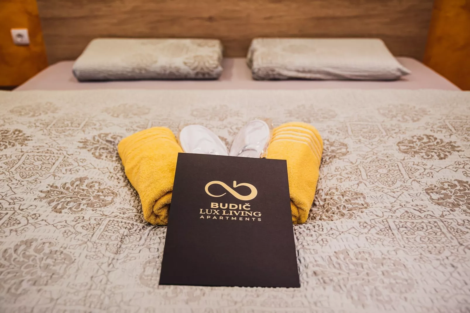 Elegant and Stylish Retreat Apartments with Terrace - Two Bedroom Apartment with Terrace-Chambre