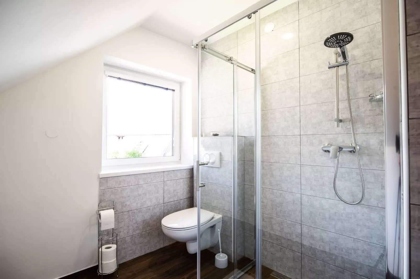 Mountain View Haven Apartments - One Bedroom Apartment  with Balcony-Badezimmer