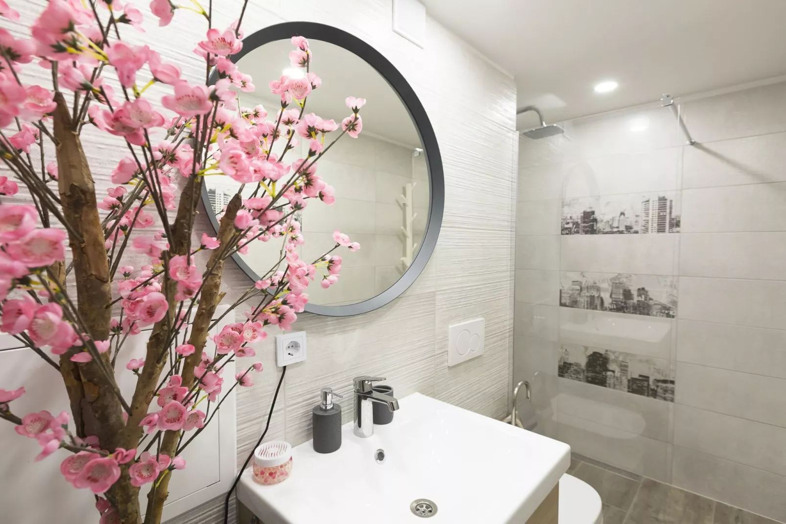 Downtown Koper Spacious Apartment with Balcony - Two Bedroom Apartment with Balcony-Bathroom