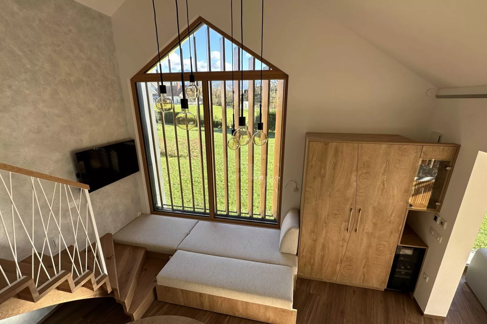 Elegant Warm Bliss Hideaway Escape Lodge - Holiday Home with Hot-Tub (owner Sunset)-Stairs