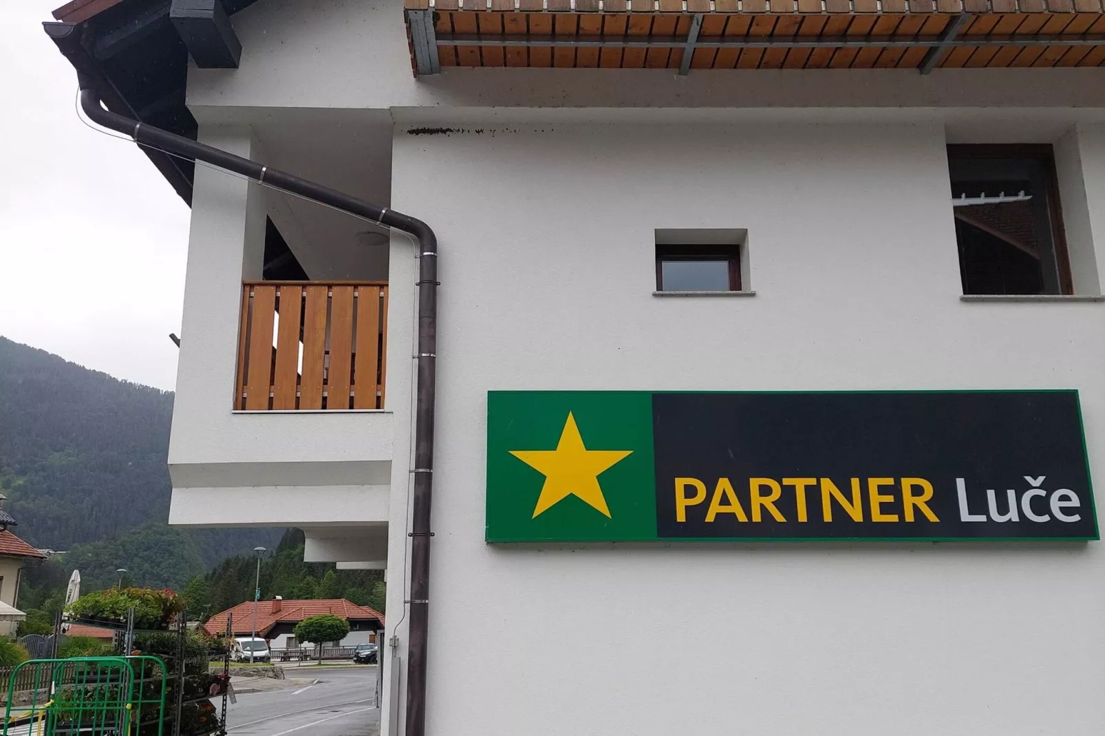 Luce Hilltop Cozy Apartment - Two Bedroom Apartment-Im Freien