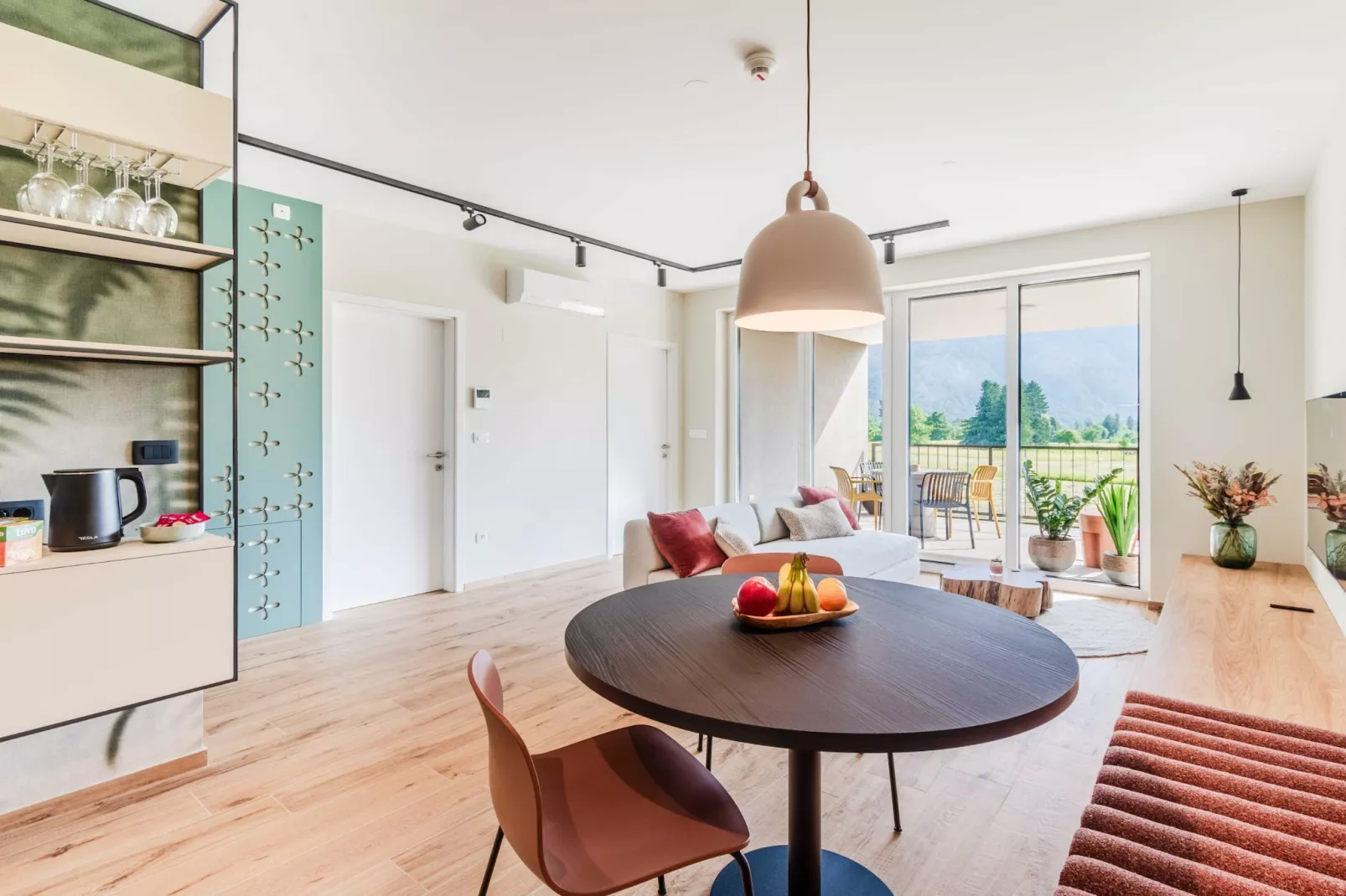 Bovec Chic Apartment with Sauna - One Bedroom Apartment with Balcony-Küche