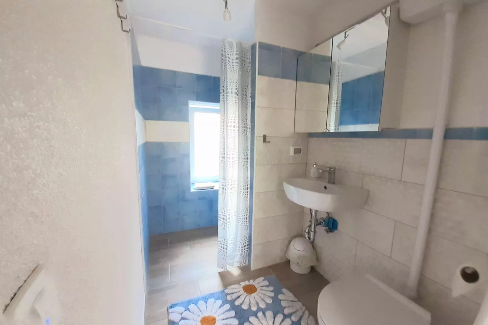 Secluded Authentic Apartment with Terrace - Studio Apartment with Terrace-Badezimmer