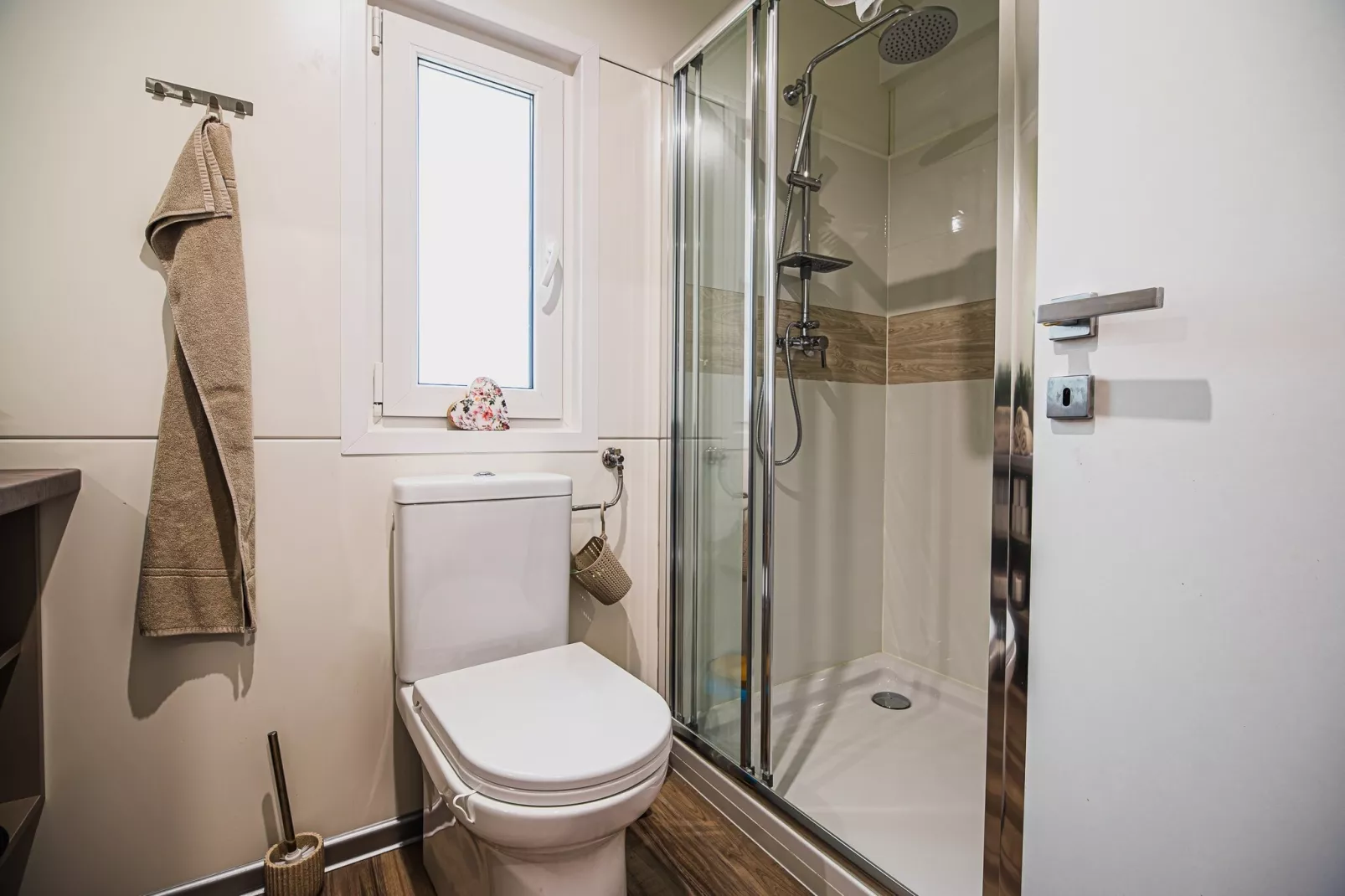 Lake Serenity Premium Mobile Homes with Thermal Riviera Tickets - Three Bedroom Mobile Home 15\/028 - Salle de bain