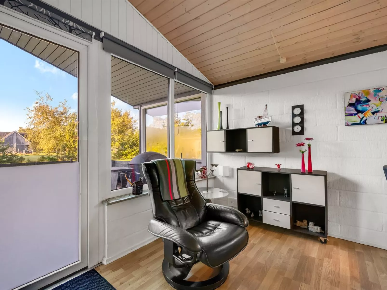 "Sjarlotte" - 400m to the fjord-Inside