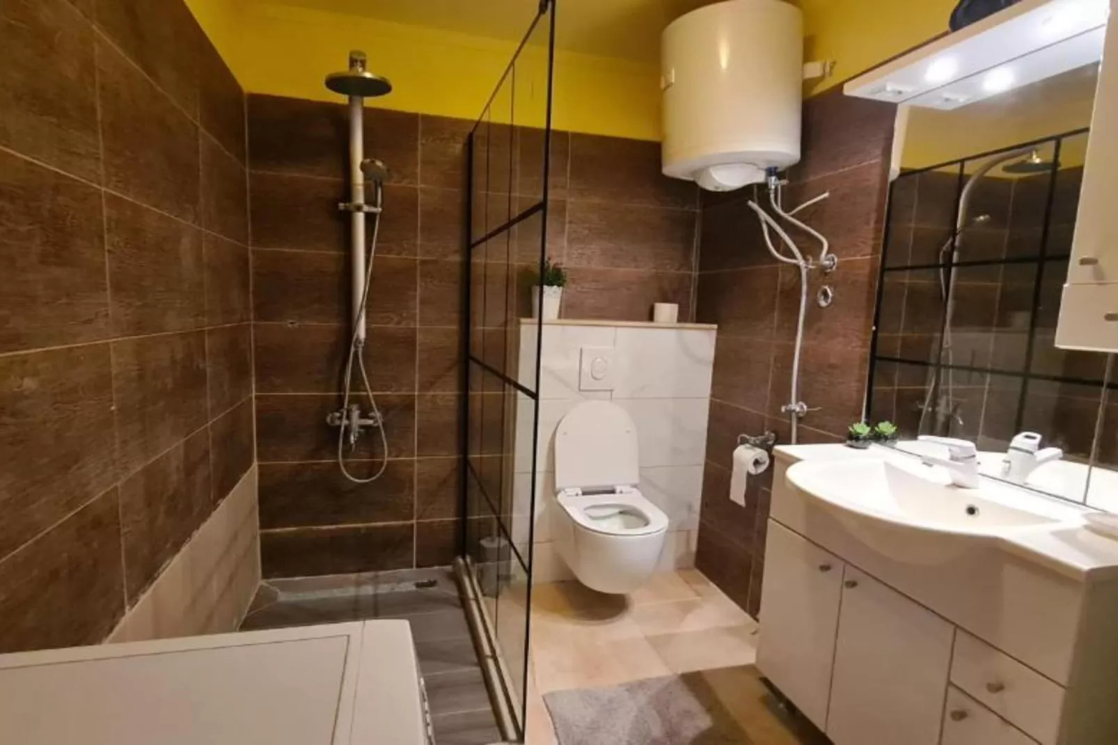Apartment with One Bathroom-Bathroom