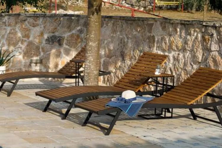 Holiday Home Lišnjak - Three Bedroom Holiday Home with Pool-Piscine