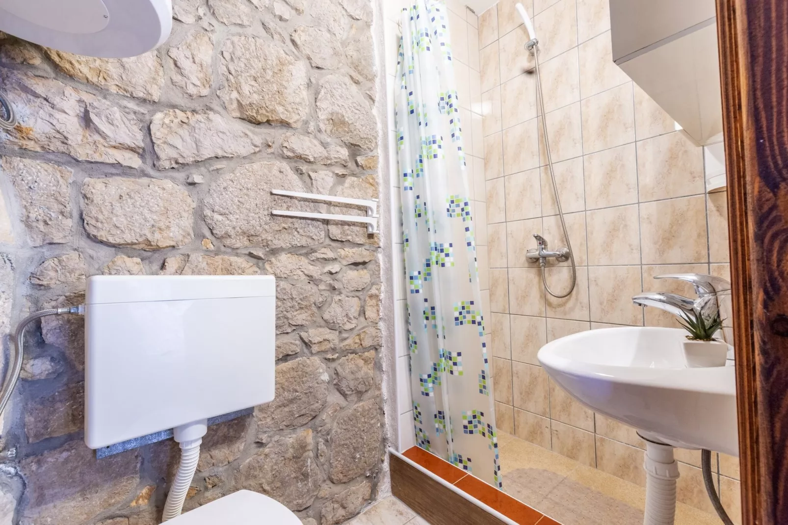 Rustical Resort Kokorići with Shared Outdoor Swimming Pool - One Bedroom Apartment with Terrace-Badezimmer