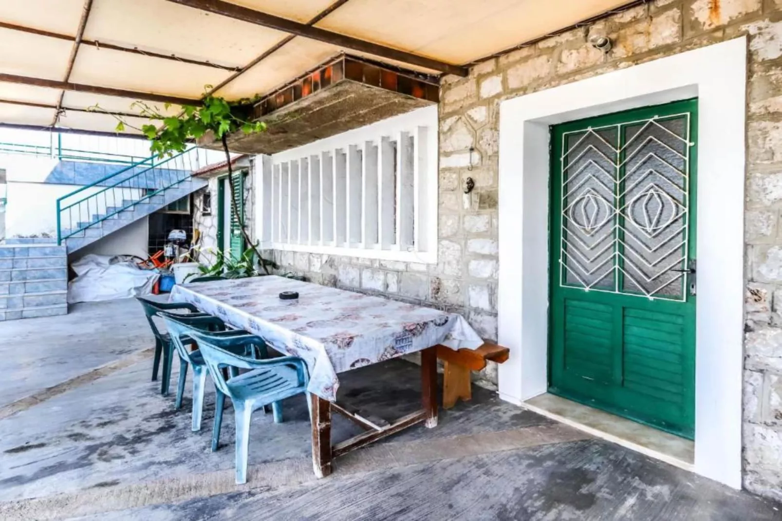 Beachfront Escape – Steps from the Crystal-Clear Sea - One Bedroom Apartment 2-Im Freien