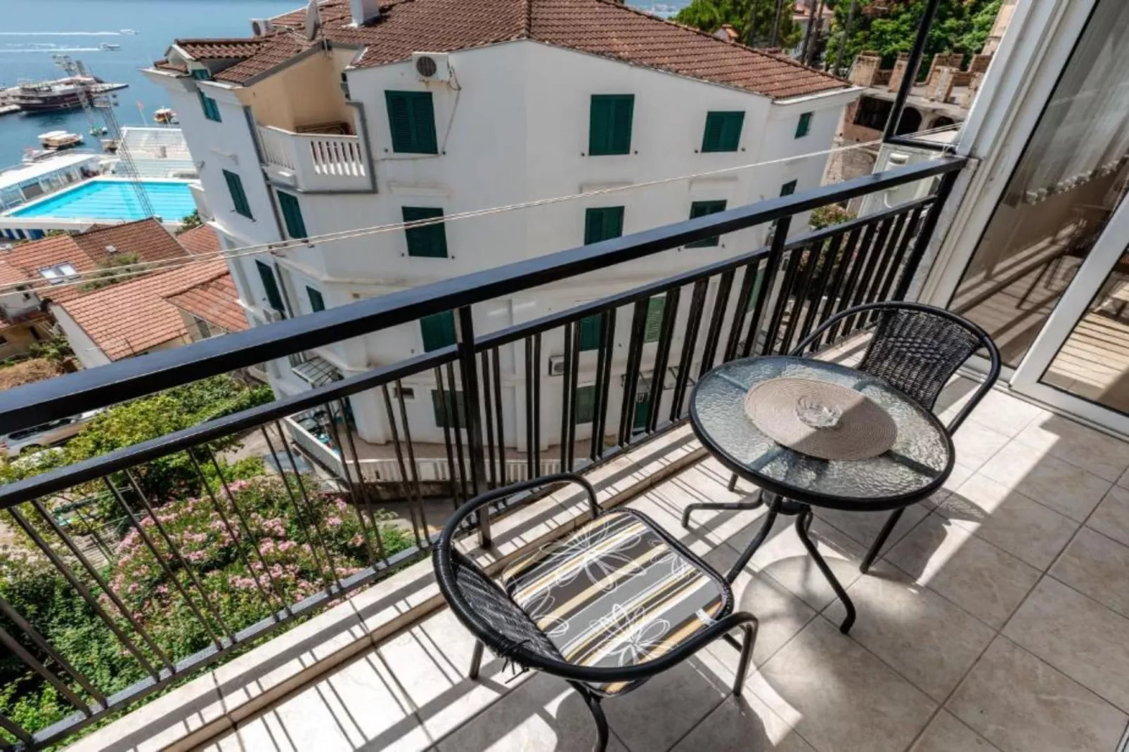 Elegant Apartment with Stunning Boka Bay Panorama - Two Bedroom Apartment-Terrasse / balcon