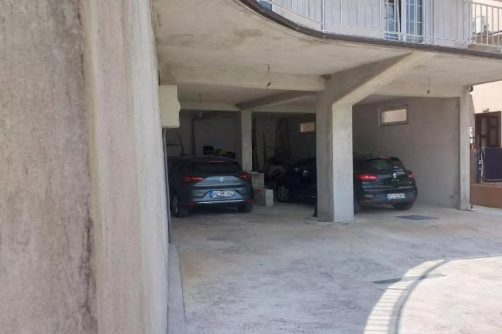 Deluxe City Escape with Modern Comforts & Garage - Double Room-Im Freien