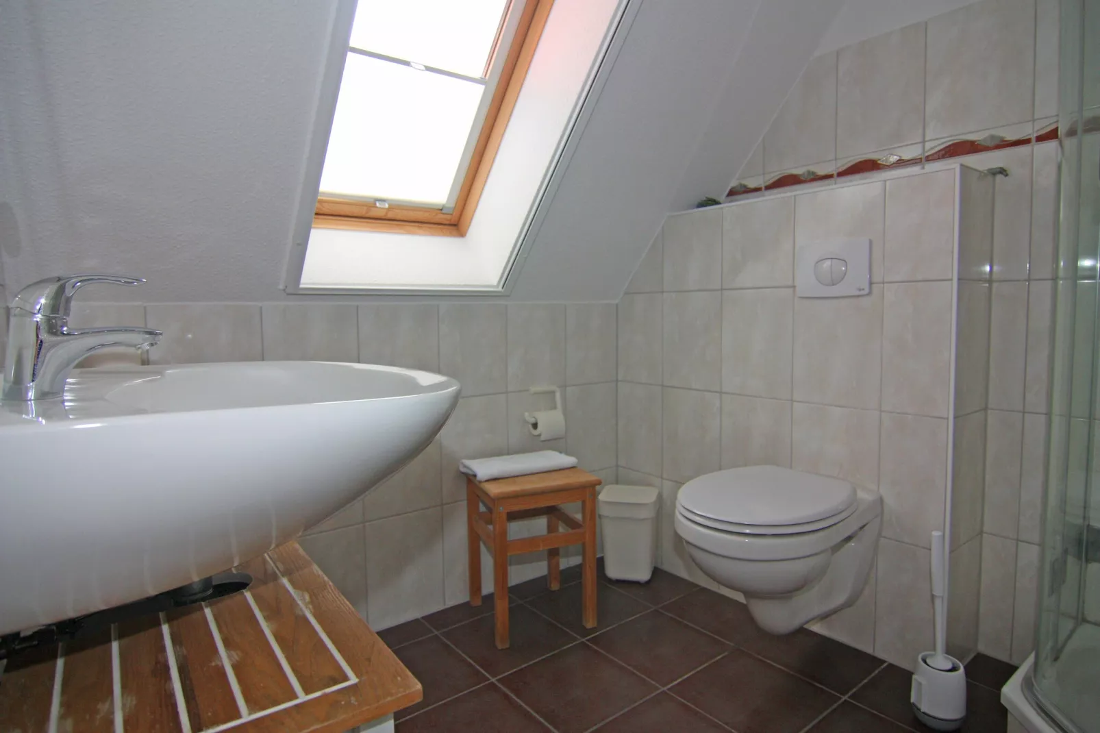 OG links 50 qm-Bathroom