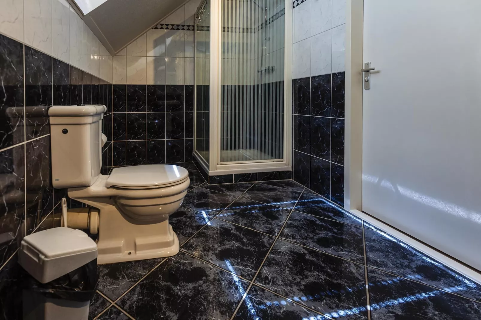 12 - Persons Family Bungalow-Badezimmer