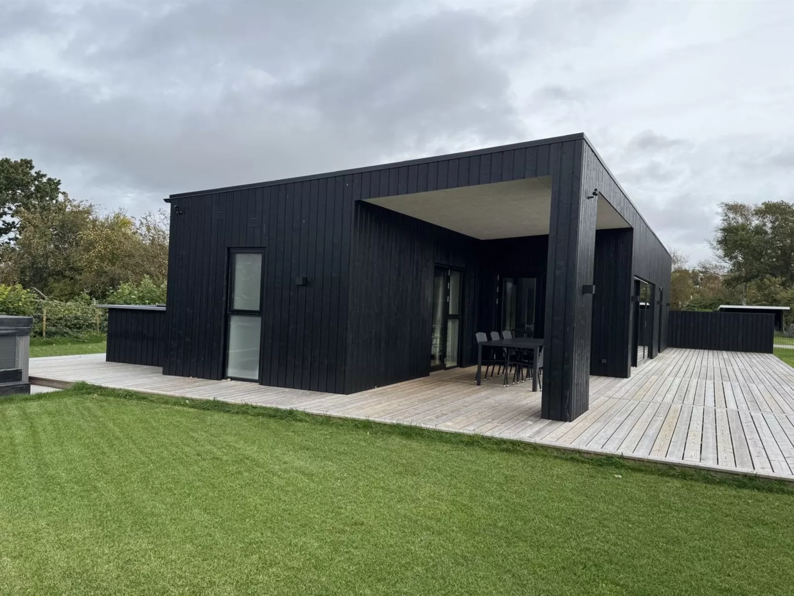 "Barnet" - 180m to the fjord-Outside