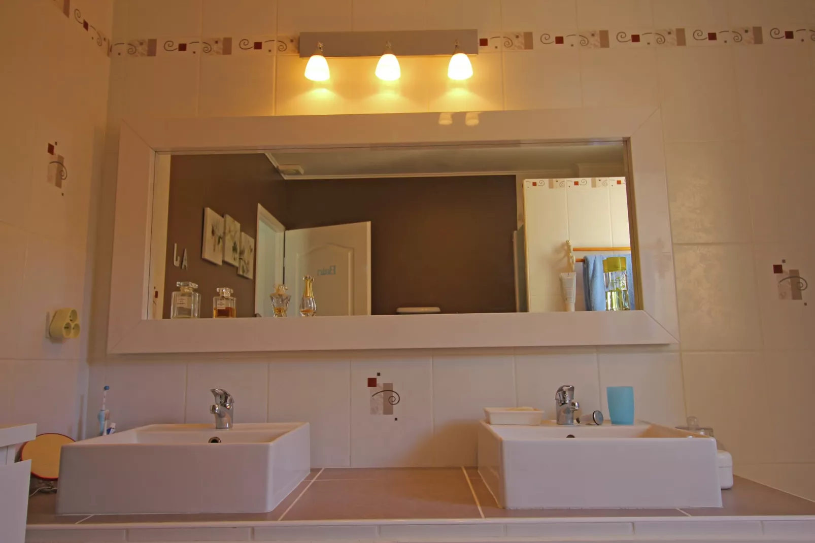 Belle maison de vacances avec piscine privée-Salle de bain