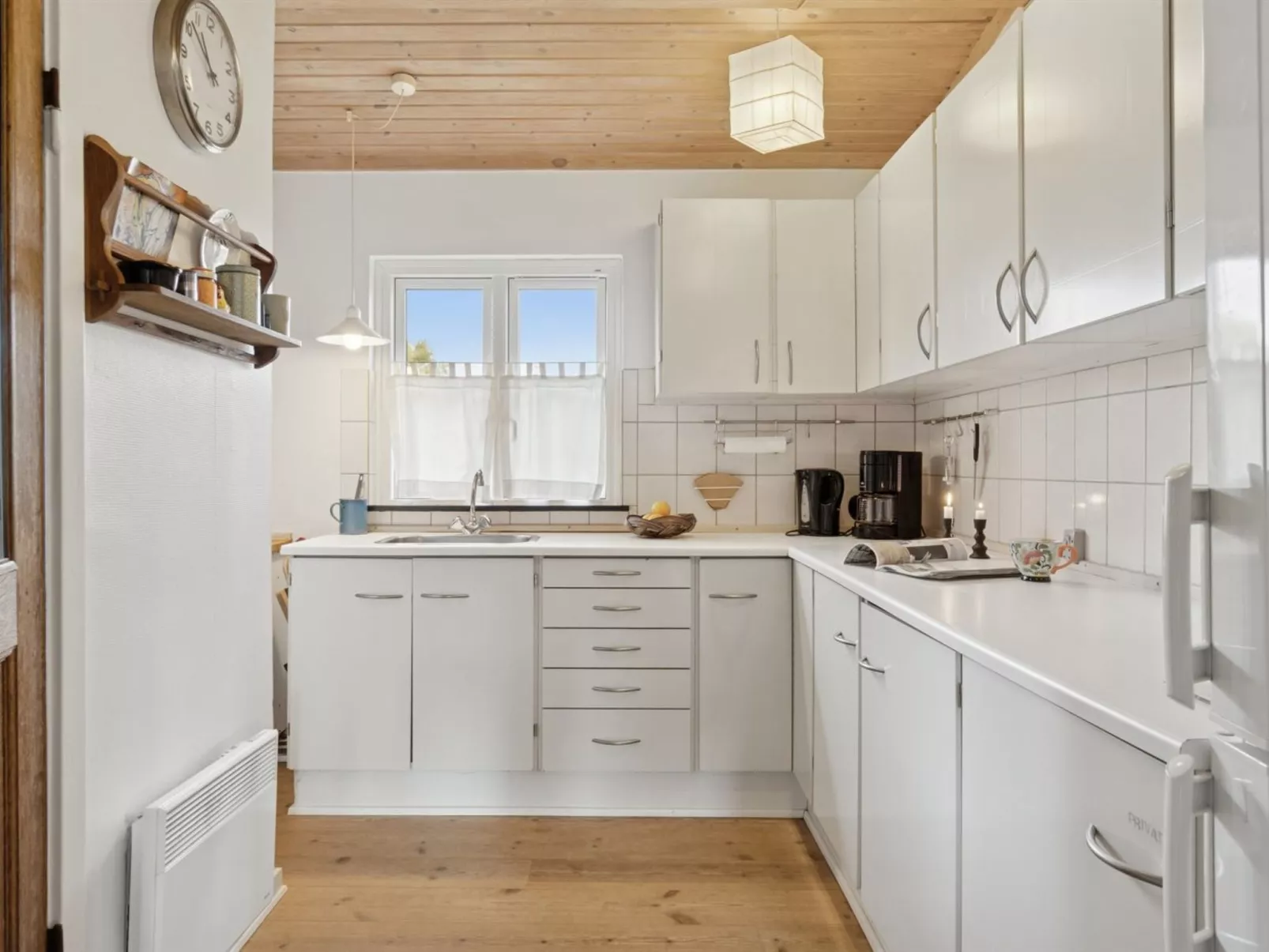 "Elle" - 175m from the sea-Drinnen