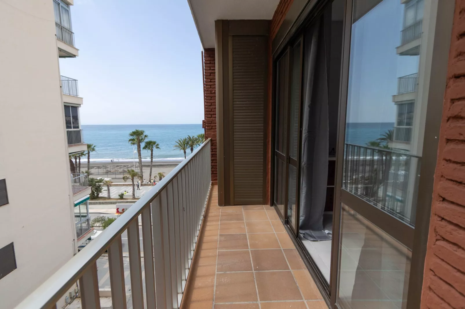 CT 383 GR - Faro's Almuñecar Beachfront for 4-Terrace balcony