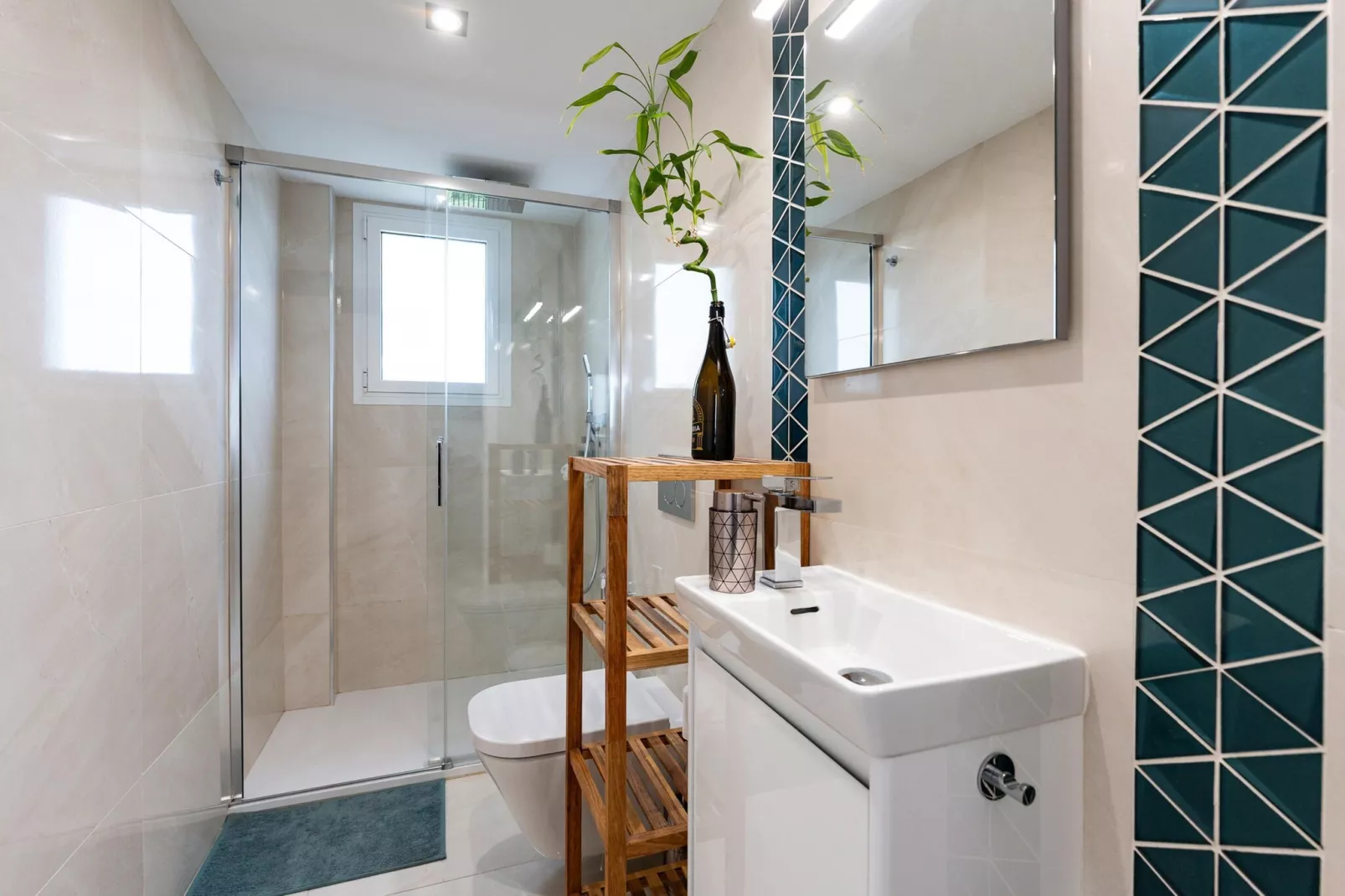 CT 376 - Faro's Calypso Duplex Penthouse - Walking distance to Beach-Bathroom