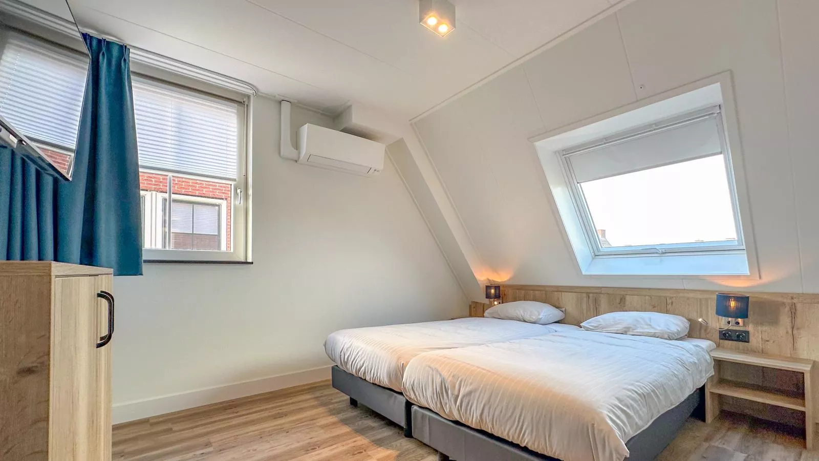 Dune Deluxe 77-Bedroom