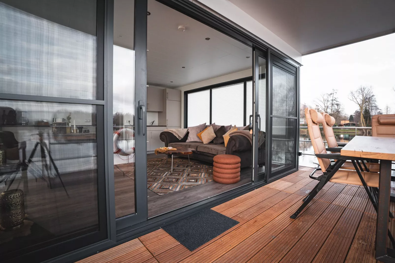 Hausboot in Höxter-Terrasse/Balkon