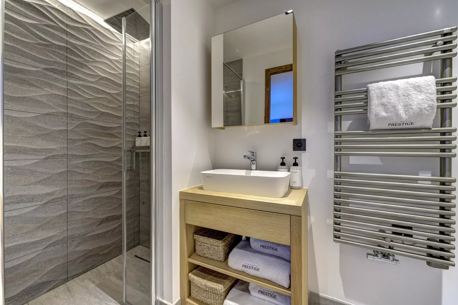 Green Forest-Bathroom