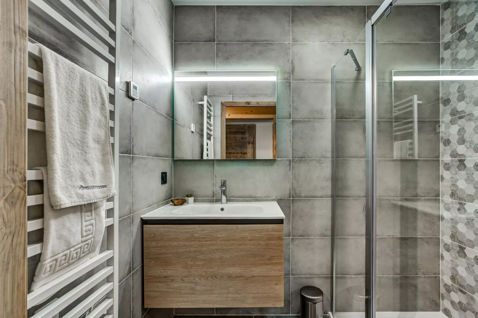 White Pearl A31-Bathroom